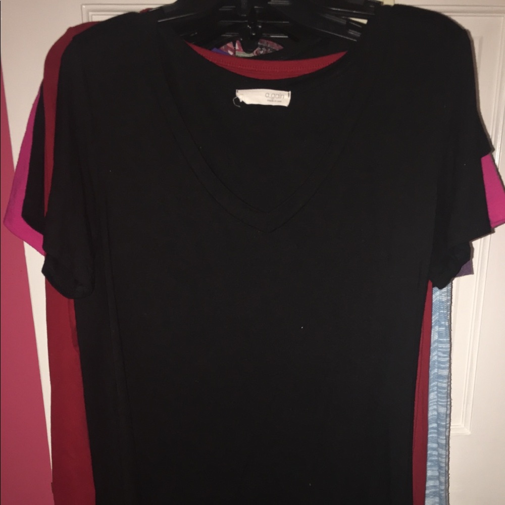 Black v-neck tee